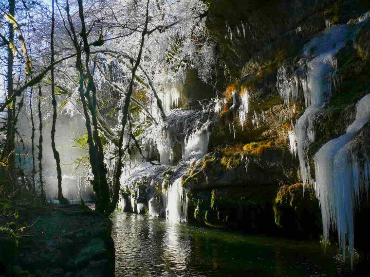 Le Dessoubre gelé vers Consolation dans le Doubs
Mots-clés: Dessoubre Consolation hiver rivière