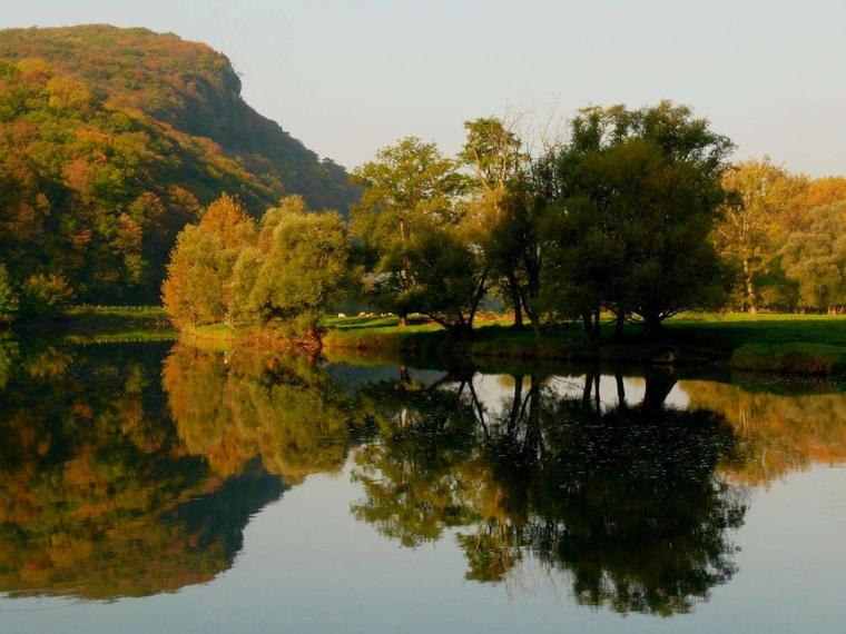 Reflet dans la vallée
Mots-clés: nature photo abstrait insolite curiosité eau reflet automne