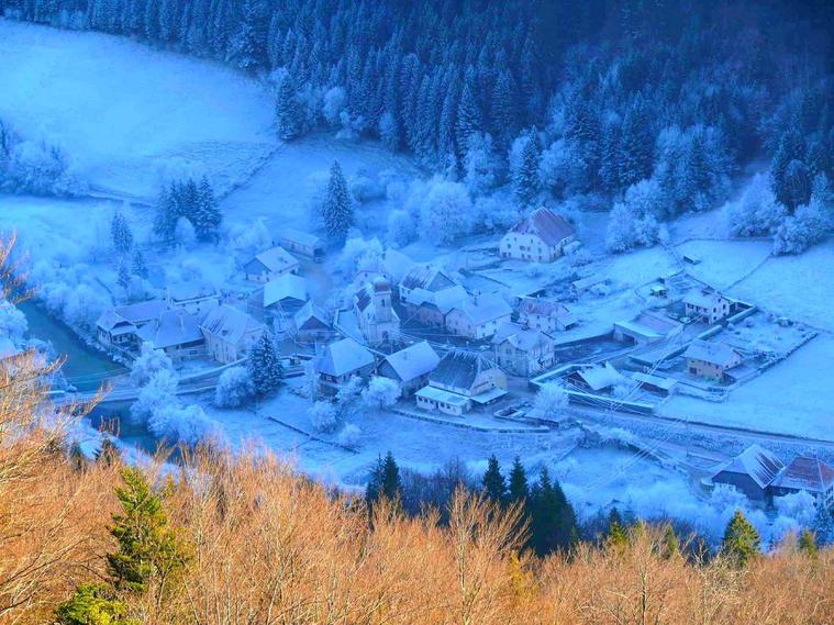 Contraste hivernal vers Rosureux et Charmoille dans le Doubs
Mots-clés: Dessoubre Rosureux Charmoille hiver contraste
