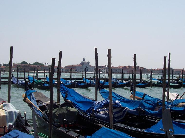 Parking de gondoles à Venise
Gondoles à Venise
Mots-clés: Venise