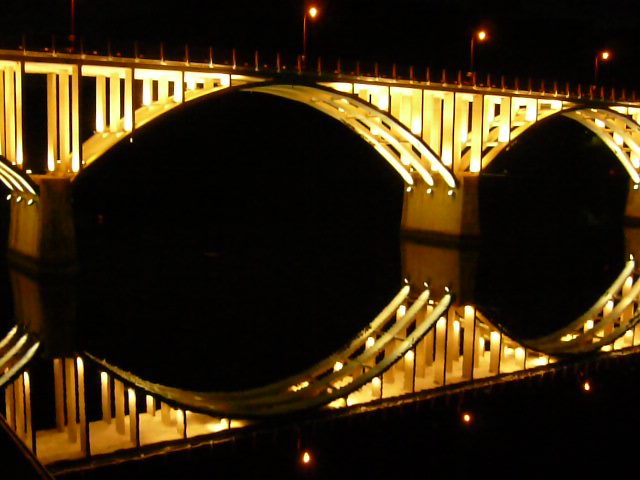 Pont illuminé au Portugal
Mots-clés: Portugal