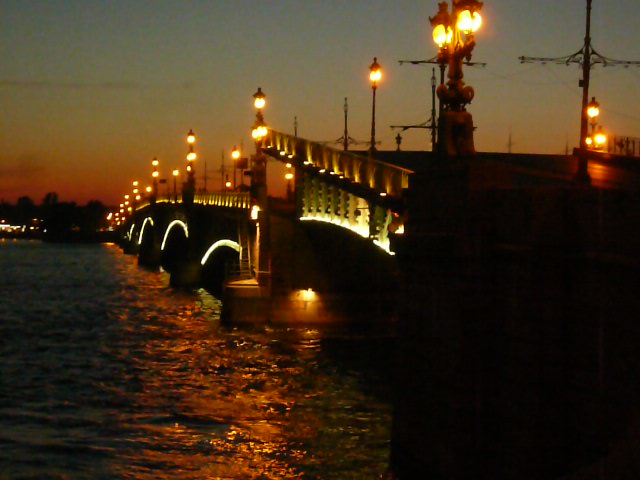 Illumination sur pont Saint Petersbourg
Mots-clés: Russie