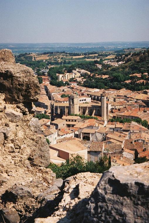 Clermont-l'Hérault. Vue de la ville depuis les ruines du château.

