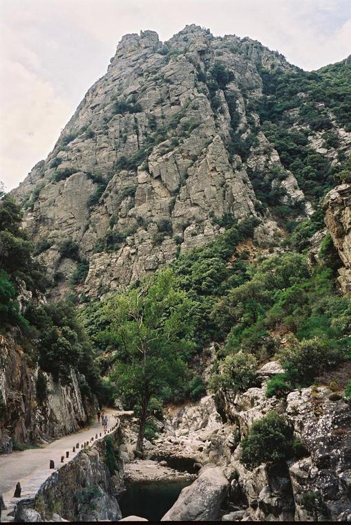 Cheminement dans les Gorges d'Héric, Haut-languedoc
