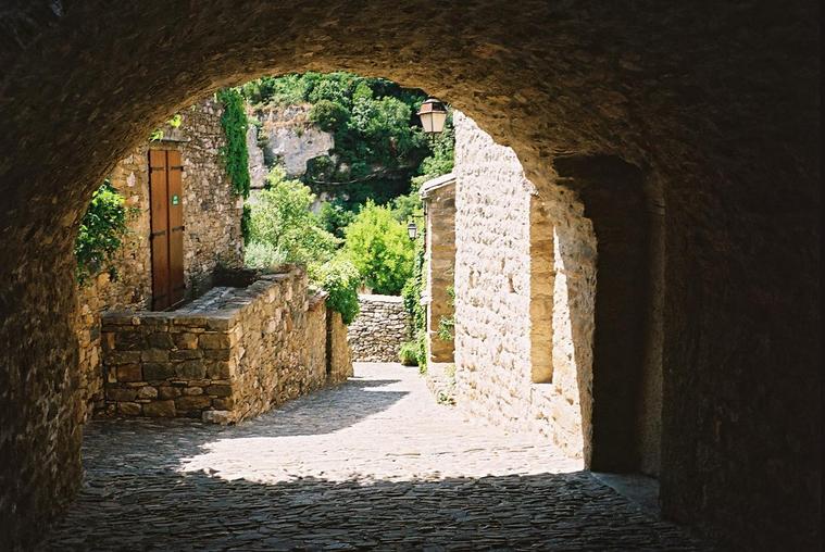 Minerve - Rue menant à la Porte Sud
