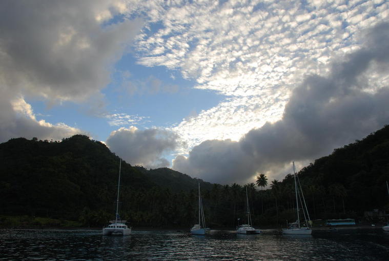 Bateaux le soir à Cumberland, Caraibes
