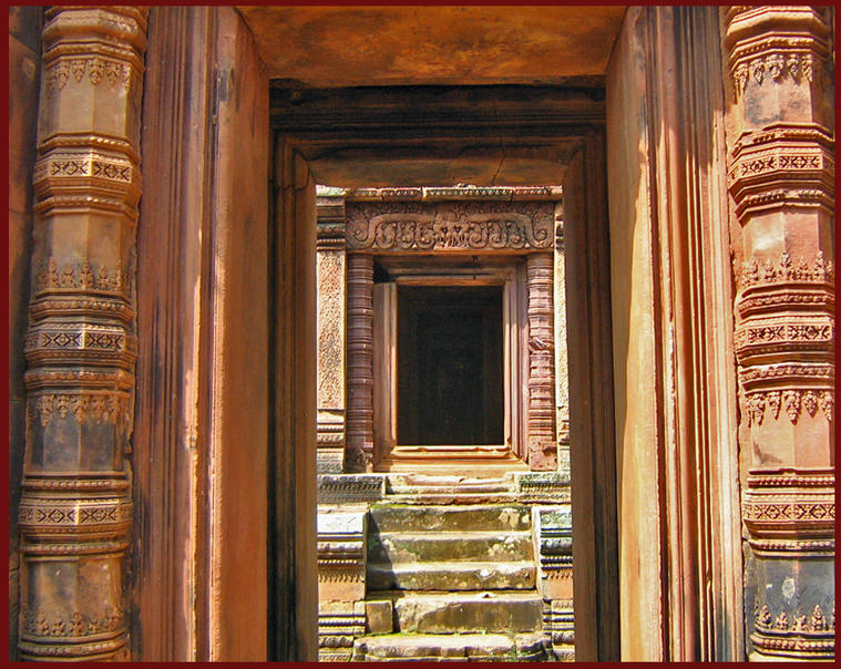 Banteay Srei, citadelle de la Beauté
la "citadelle des Femmes" ou la "citadelle de la Beauté"
