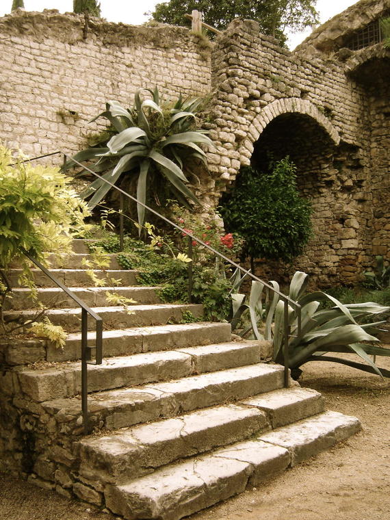 Lors d'un trekking en Espagne - remparts de Gérone, Girona
