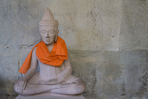 2009 - Cambodia - Siem Reap - Buddha with orange scarf

