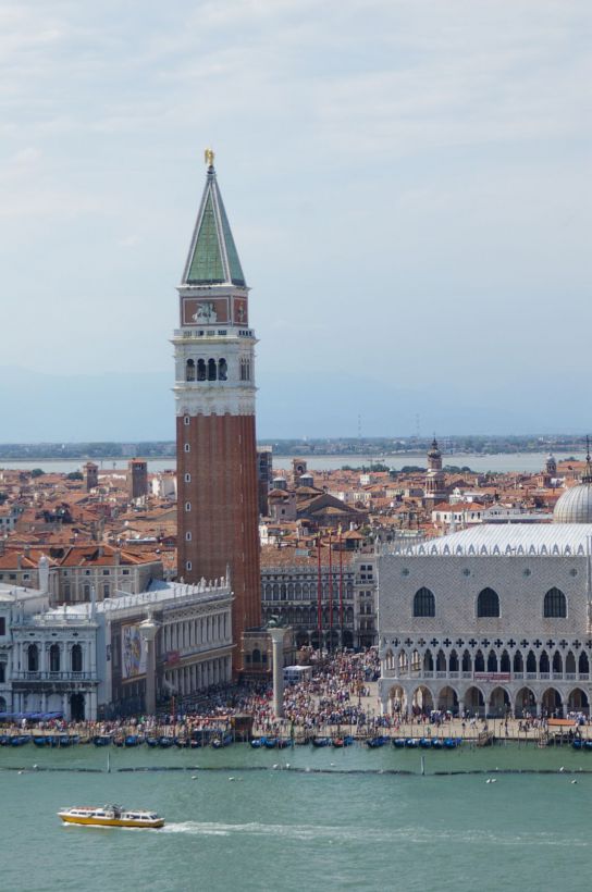 Place Saint-Marc
Vue de la Place Saint Marc depuis le haut du campanile de San Giorgio Maggiore
Mots-clés: Saint-Marc campanile San Giorgio Maggiore Venise ITALIE