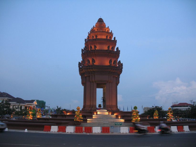 Monument sur une place, Ho-chi-min, Vietnam 
