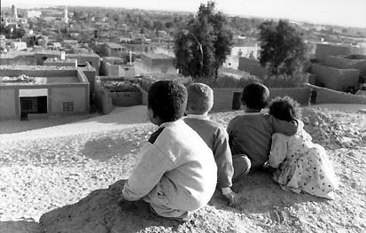 Noir et blanc, enfants du Maghreb
