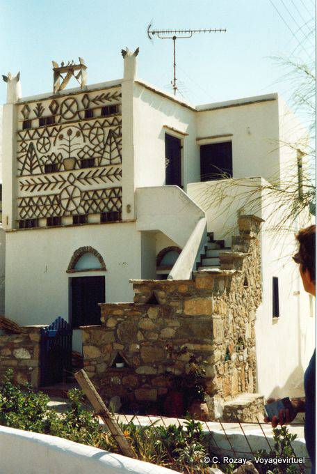 Décoration d'un pigeonnier typique des cyclades, Tinos - Grèce