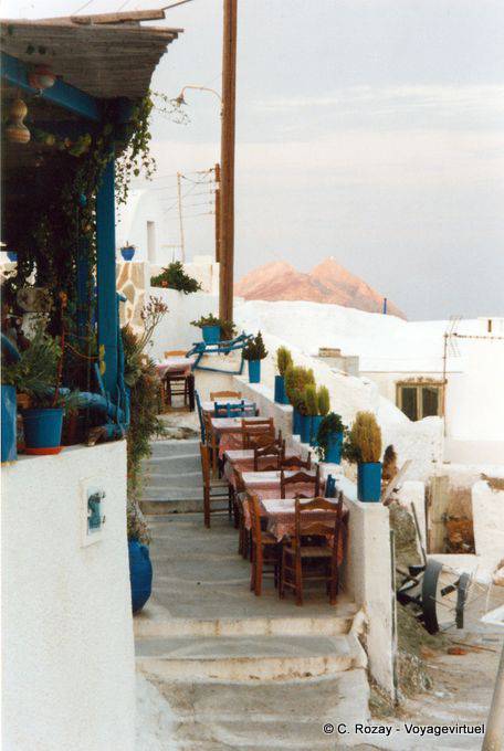 Terrasse de restaurant à Chora, Anafi - Grèce