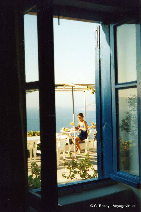 Petit déjeuner à Oia, Santorini - Grèce
