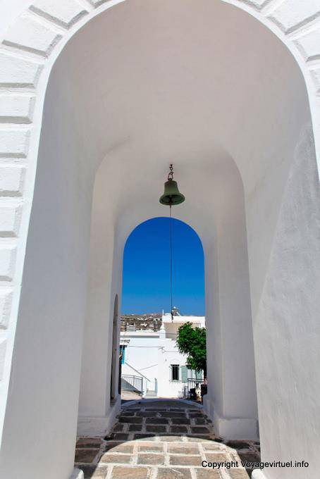 Milos, Adamas, cloche de Aghios Haralambos - Grèce