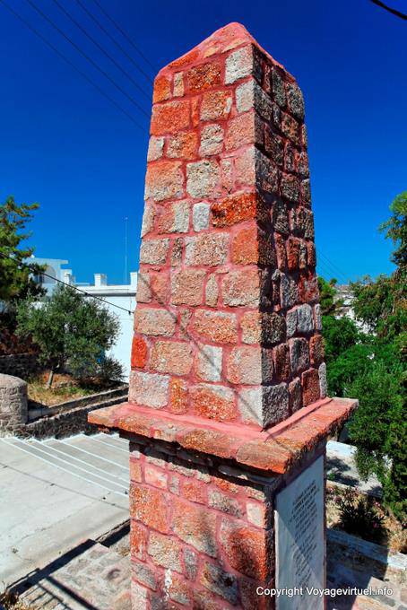 Milos, Adamas, monument - Grèce