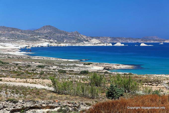 Panorama en direction de Sarakikiko depuis Mytakas, Milos - Grèce