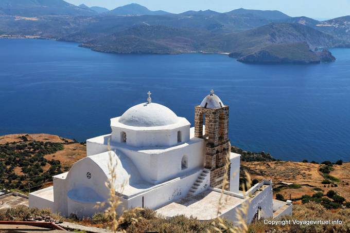 Milos, Plaka, panorama sur l'église Panagia Thalassitra - Grèce