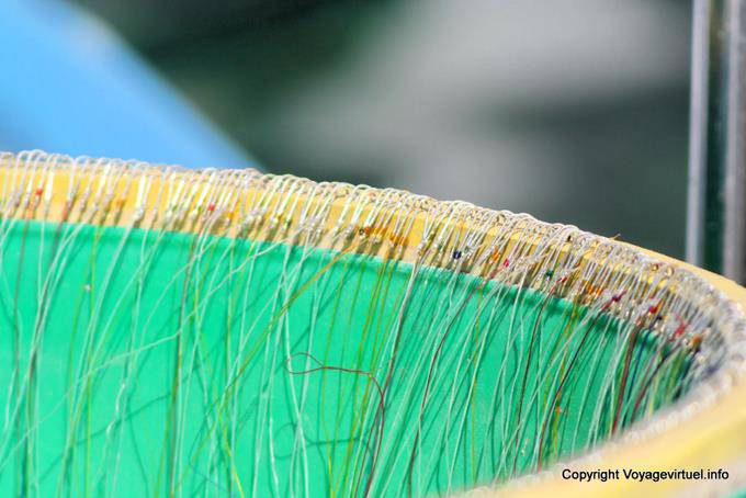 Milos, Pollonia, sur le port, pêche à l'hameçon - Grèce