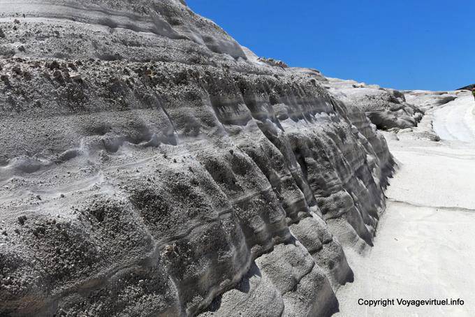 Milos, Sarakiniko, matière de falaise - Grèce