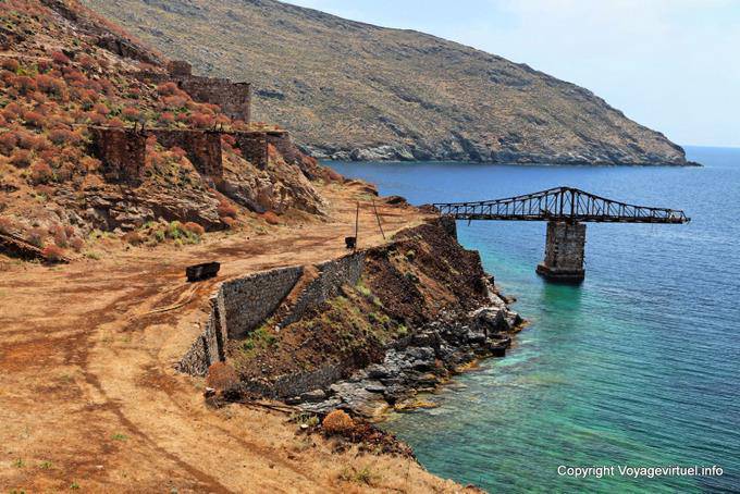 Sérifos, Megalo Livadi, restes de mines - Grèce
