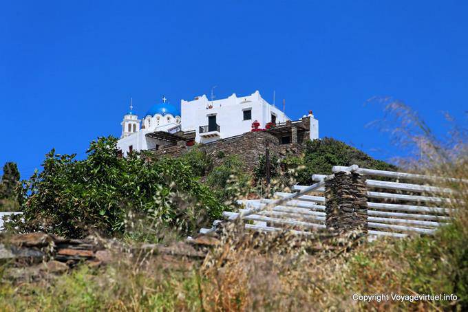 Sifnos, Artemonas, église sur la colline - Grèce