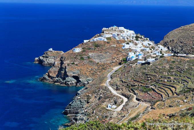 Sifnos, Kastro, autre perspective sur le village - Grèce