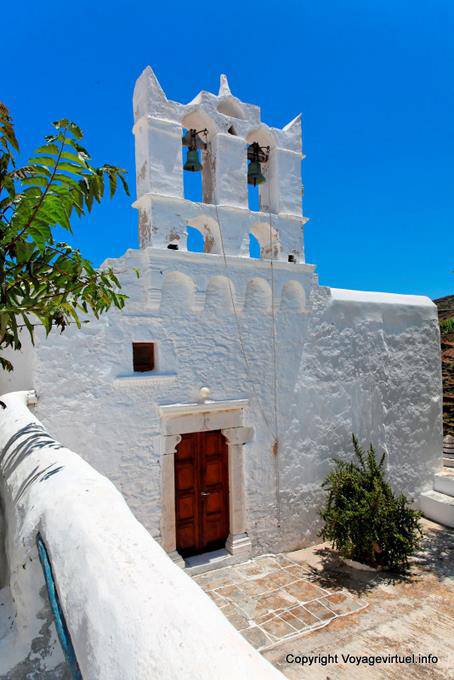 Sifnos, Kastro, église au centre du village - Grèce