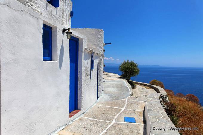 Sifnos, Kastro, promenade sur la falaise - Grèce