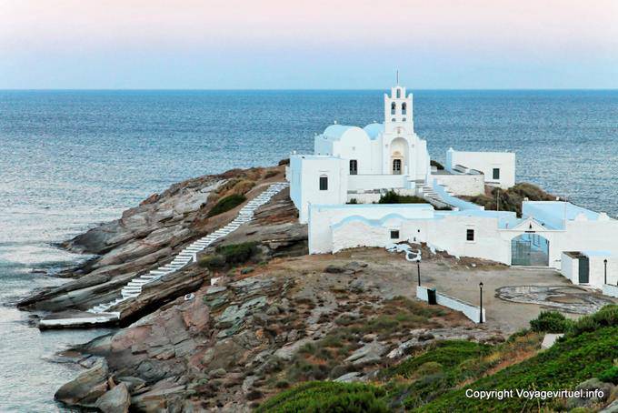 Sifnos, Panagia Chryssopigi, lumière étrange - Grèce