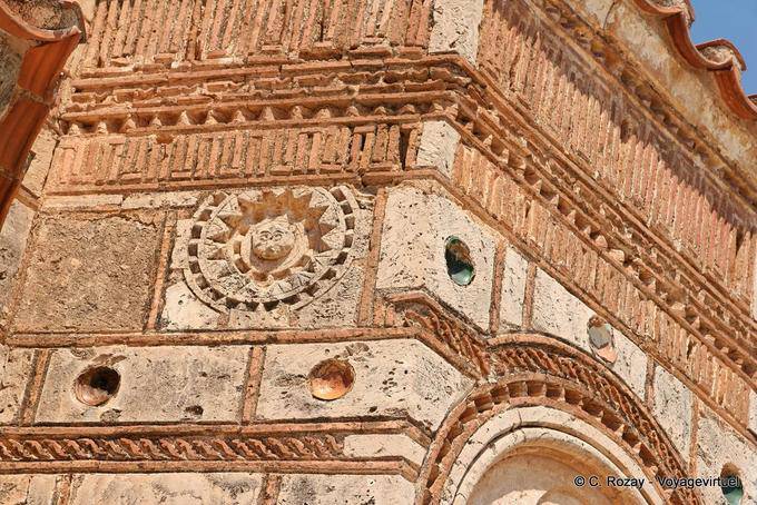 Détail antique sur mur de l'église de Koimesis, Argolides - Grèce