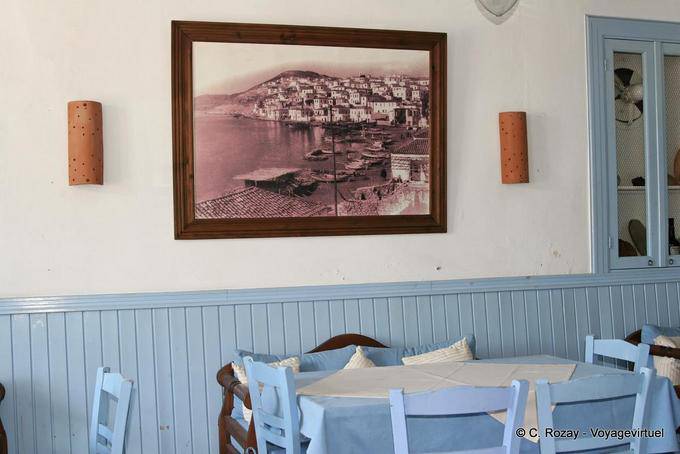 Salle de restaurant traditionnel, Ermioni - Grèce