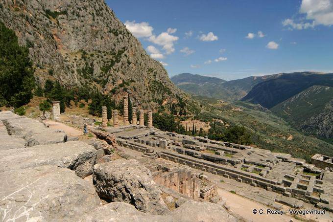 Panorama sur le temple d'Appolon, Delphes - Grèce