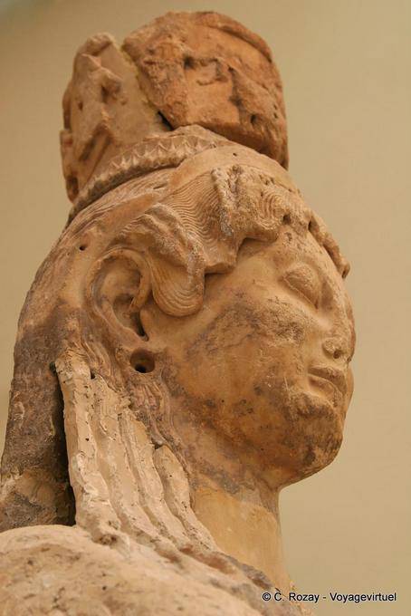 Caryatide du Trésor des Siphniens, Musée de Delphes - Grèce