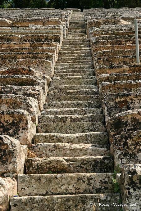 Escalier de séparation des kerkidès, Épidaure - Grèce