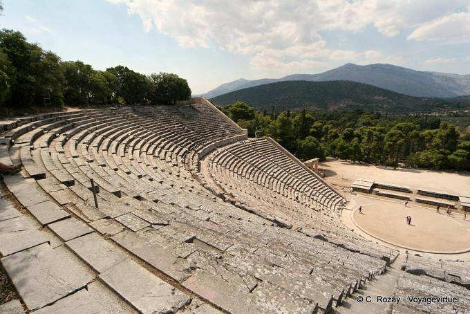 Hémicycle de 55 rangées de gradins, théâtre d'Épidaure - Grèce