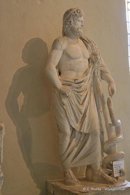 Asclepios ou Esculape, dieu de la médecine, musée d'Épidaure - Grèce