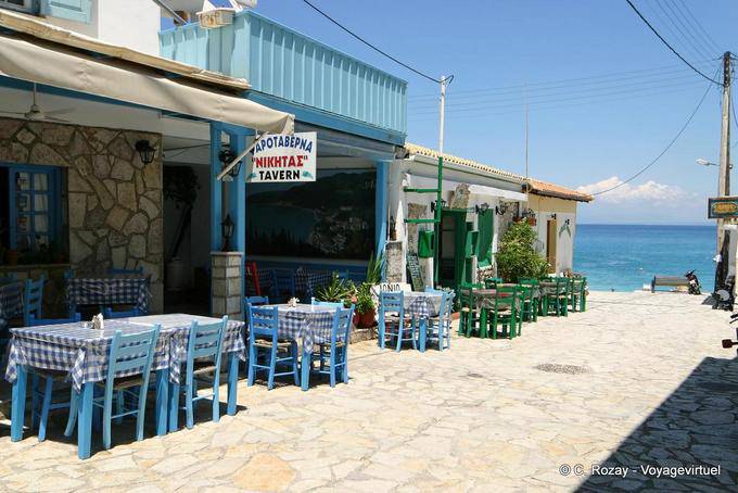 Terrasses de tavernes, Leucade, Aghios Nikitas - Grèce