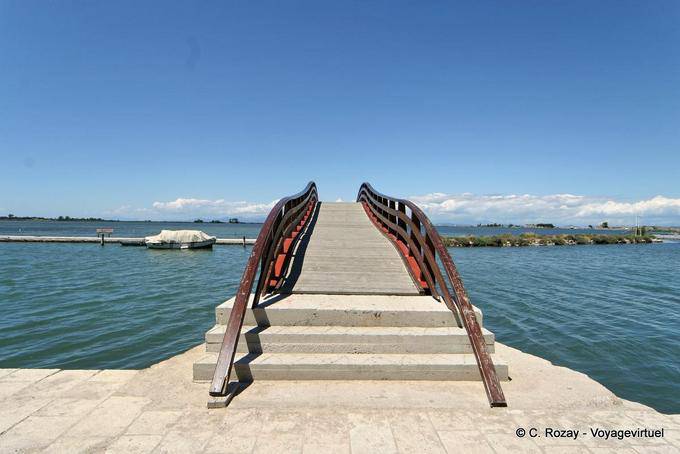 Levkas, pont piéton depuis Alekou Panagouli, Leucade - Grèce