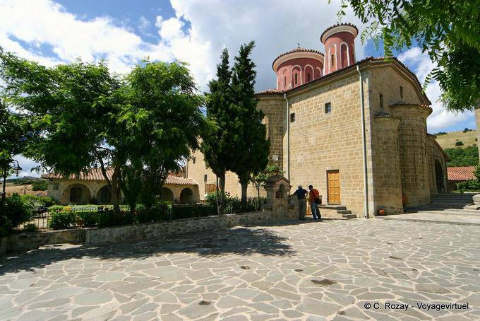Panorama sur l'église du Monastère Agios Stefanos, Les Météores - Grèce