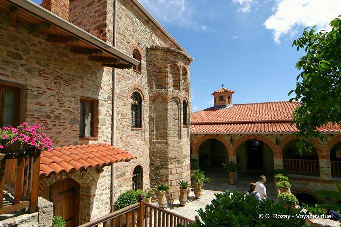 Promenade dans le monastère de la Transfiguration du Sauveur, Les Météores - Grèce