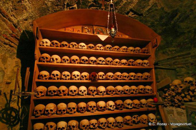 Ossuaire des moines, monastère Metamorphosis Sotiros, Les Météores - Grèce