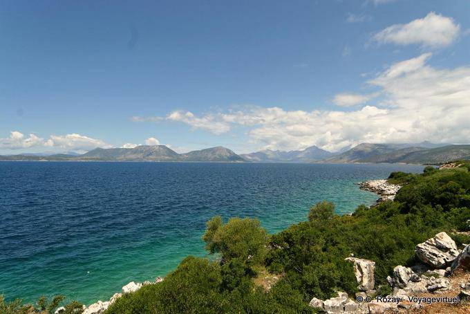 Montagnes et mer ionienne vues depuis la route Fition Mitikas - Grèce