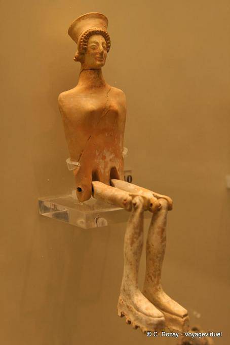 Statuette articulée en terre cuite, musée de Mycènes - Grèce
