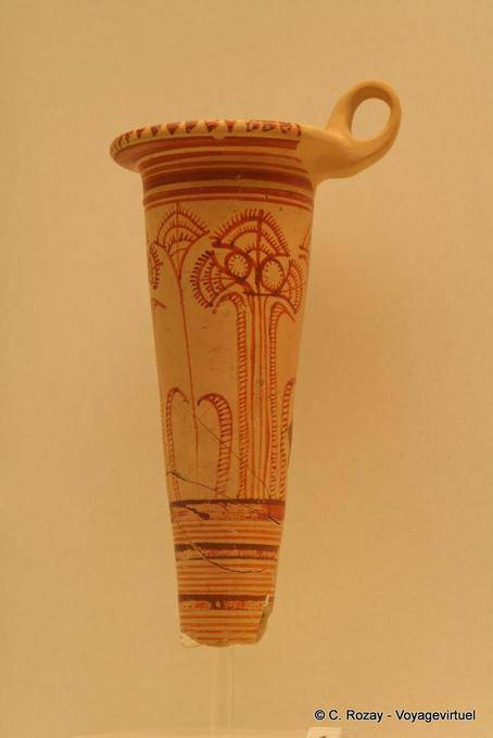 Vase mycénien à motif végétal, musée de Mycènes - Grèce