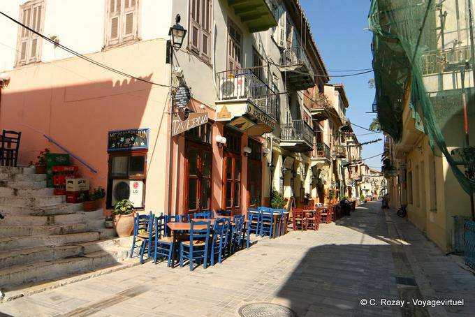 Taverne dans un angle de Staikopoulou, Nauplie - Grèce