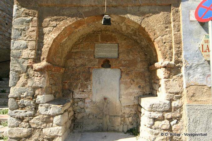 Une autre vieille fontaine, Nauplie - Grèce