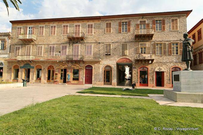 Bâtiment de la place des trois amiraux, Nauplie - Grèce