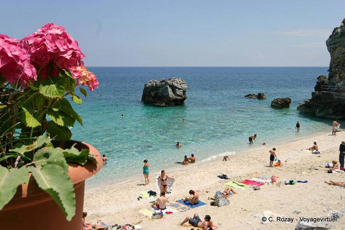 Mer Egée, vue la paralia Mylopotamos - Grèce